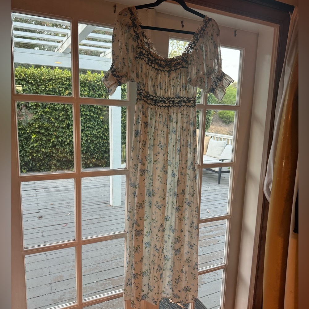 Doen Blue Floral Dress. Size small. Like New